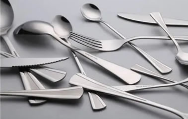 What are the most common uses of stainless steel and why is it so popular